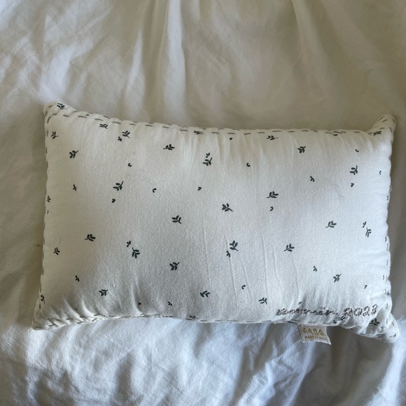Zara Home Mini Floral Pillow - Picture 1 of 3